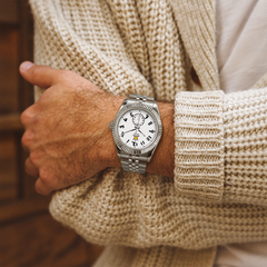 Eondate Offbeat Hours Quartz Watch 40mm – wearing or detail view