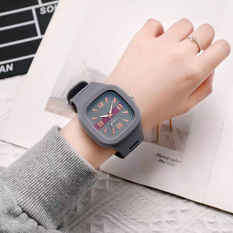 omniwatches 7726 Quartz Watch
